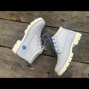 NWOT Grey Timberland High Top Lace-Up Combat Boots
